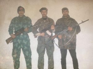 Vëllezërit luftëtarë, Abdullah, Bekim dhe Hajrullah Haxhiu gjatë luftës në Kosovë
